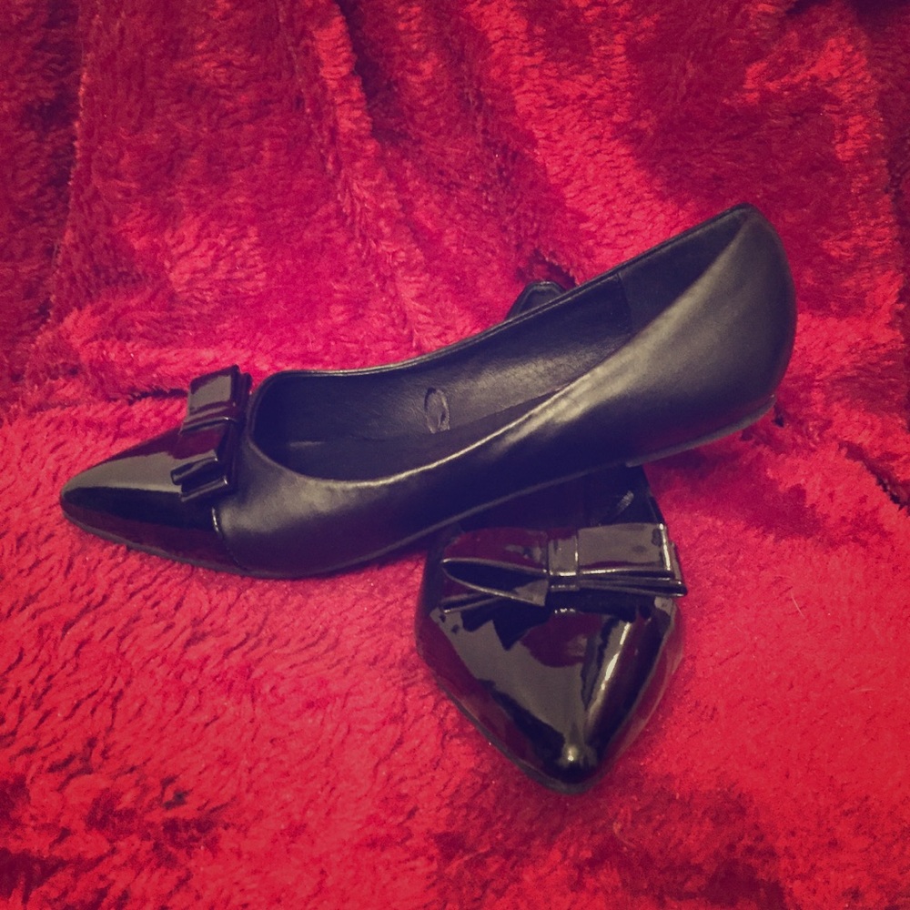 CC Paton-Leather Tipped Bow tie Flats Size 9